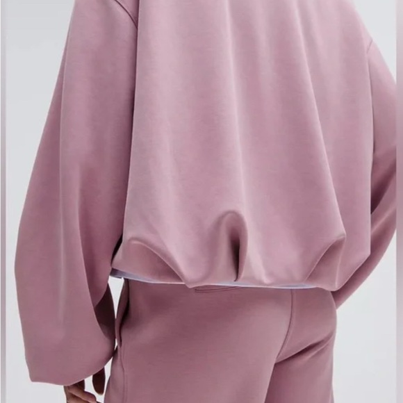 NWT Lululemon Softstreme Voluminous-Sleeve Pullover Sweatshirts
Size small - Picture 3 of 4